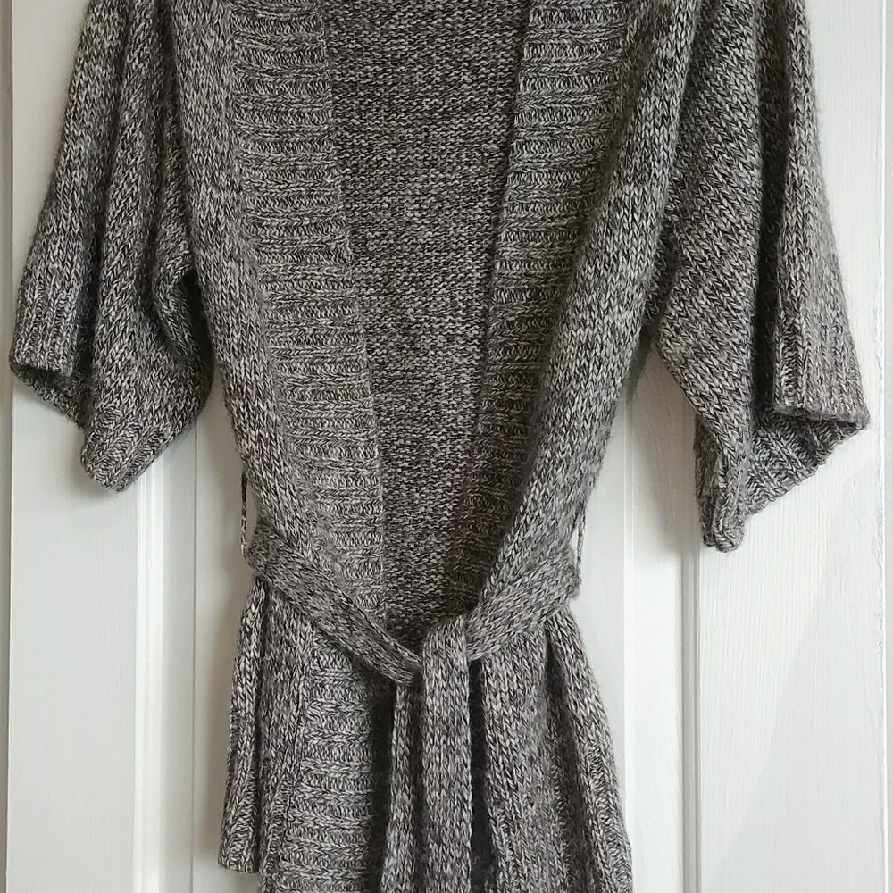 Women's sweater w/belt